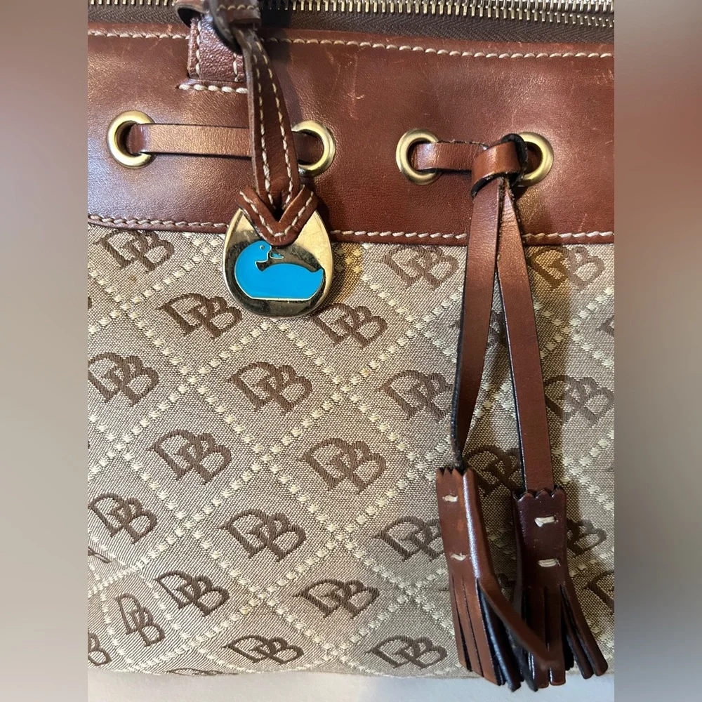 Dooney & Bourke Vintage Canvas Tassell Signature Jacquard Shoulder Bag - Picture 2 of 5